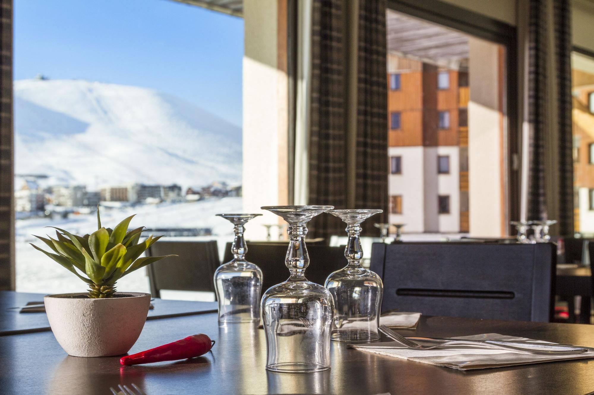 Hotel Club Mmv Les Bergers **** Alpe d'Huez ภายนอก รูปภาพ