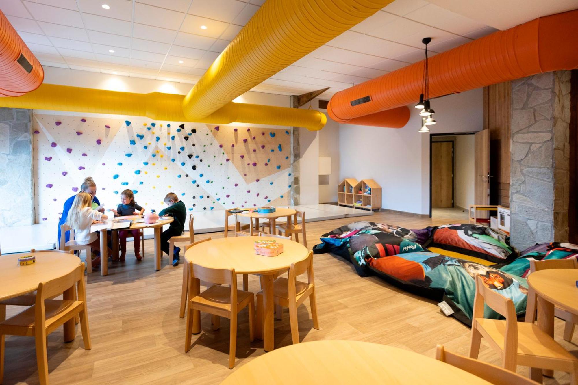 Hotel Club Mmv Les Bergers **** Alpe d'Huez ภายนอก รูปภาพ