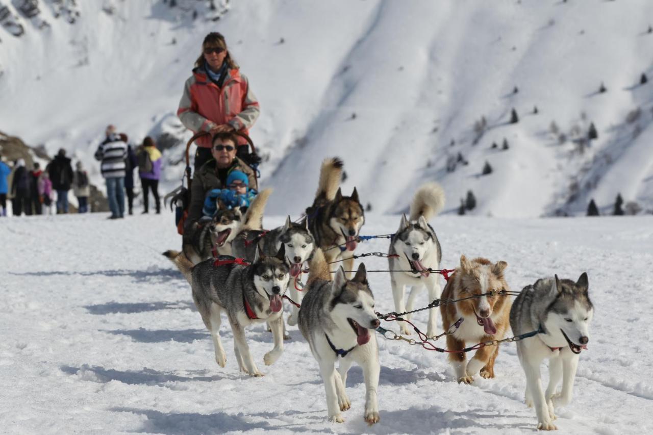 Hotel Club Mmv Les Bergers **** Alpe d'Huez ภายนอก รูปภาพ